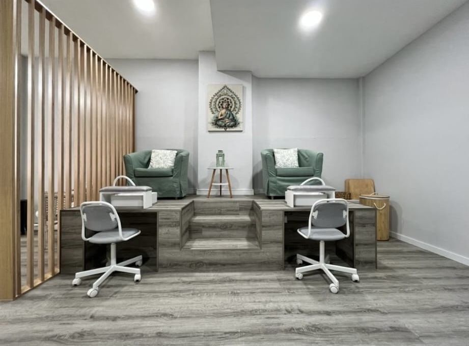 Precisa-se de manicure/pedicure