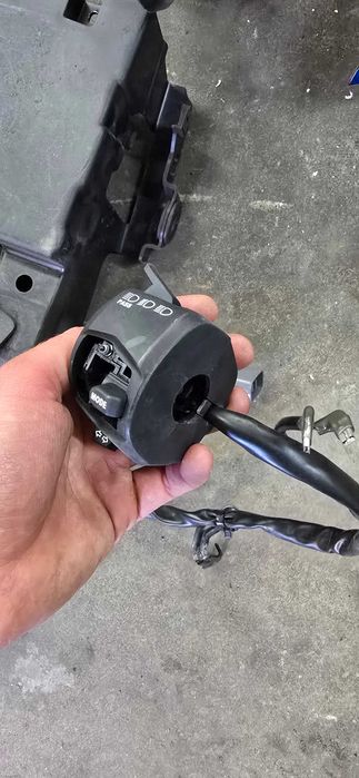 Części Suzuki GSX-R 1000R 2019r!Plastik wypełnienie przełącznik boczek