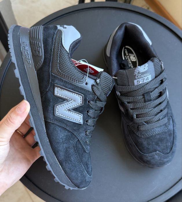 Кросівки New Balance 574 в чорному кольорі