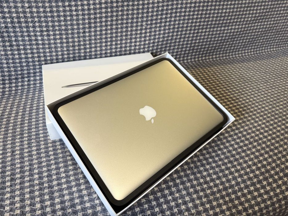 MacBook Air 2017 (13.3/1.8GHz/8GB/128GB)