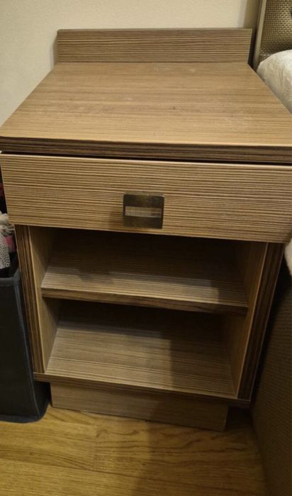 Меблі для спальні:  ліжко, комод, 2 тумби , дзеркало