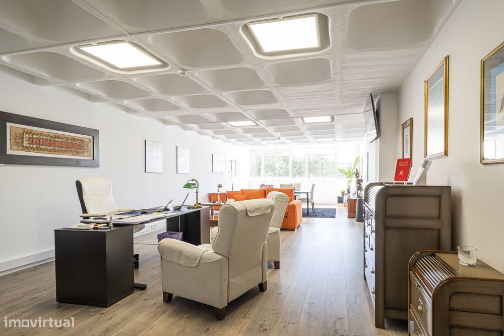 Escritório profissional num centro empresarial completamente novo