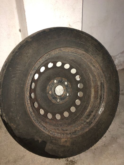 Jante e dois pneus