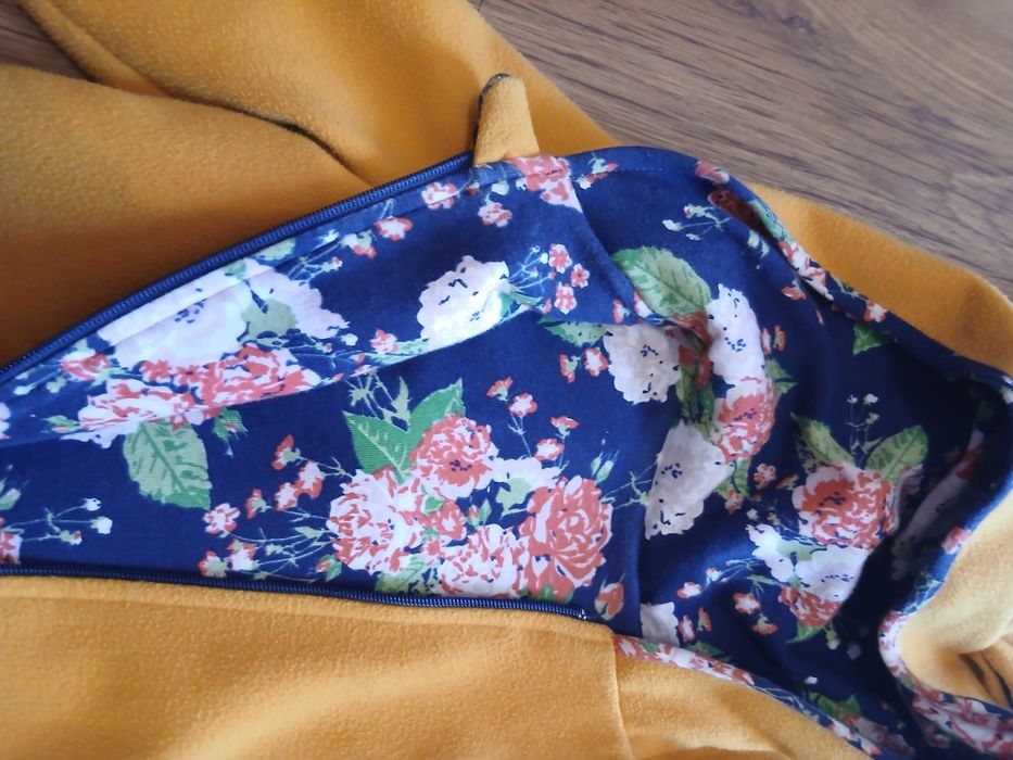 Płaszczyk i czapka dla dziewczynki