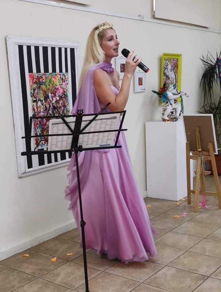 Cantora para eventos - Voz marcante e repertório variado