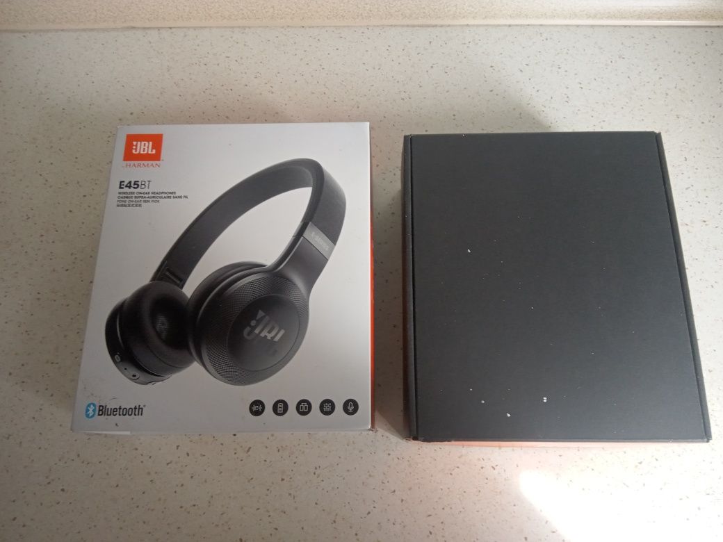 Pudełko od słuchawek JBL e45bt