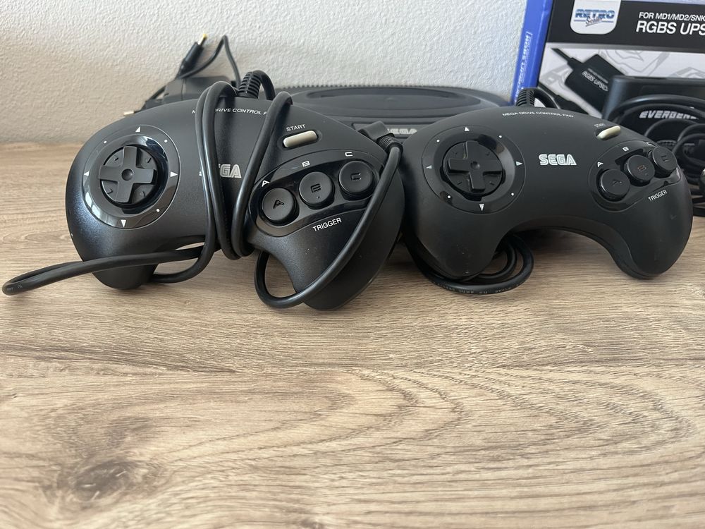 Sega Mega Drive (sega genesis) + everdrive+ 2 comandos +adaptador hdmi