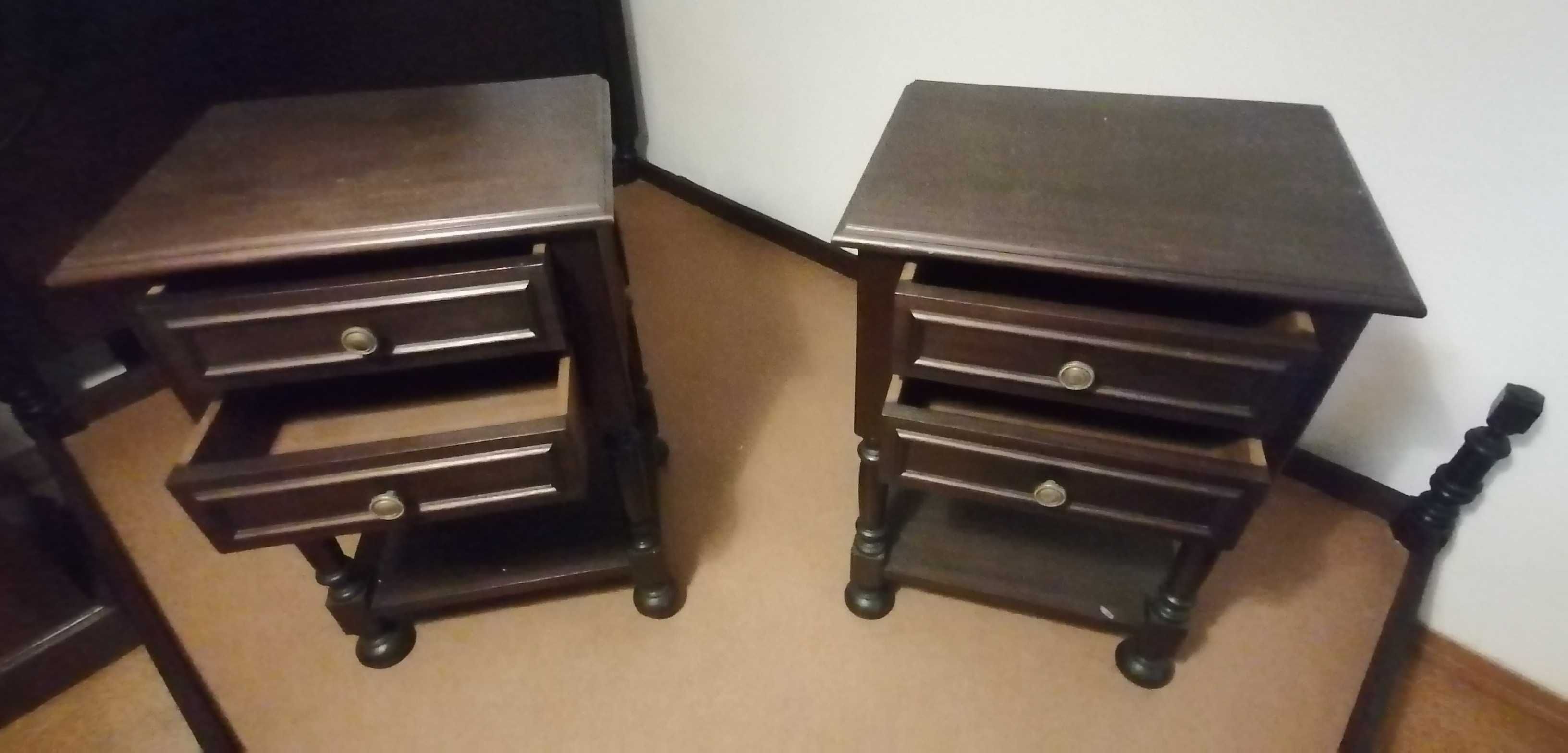 Cama de casal com estrado + 2 mesas cabeceira - madeira de mogno