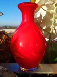 Czerwony wazonik szkło Murano dwuwarstwowe
