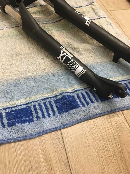 Продам вилку SR Suntour XCM під колеса 27.5 і 29 шток 210 мм