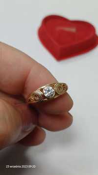 Złoty pierścionek z cyrkonią i filigranem złoto 585 rozm. 18