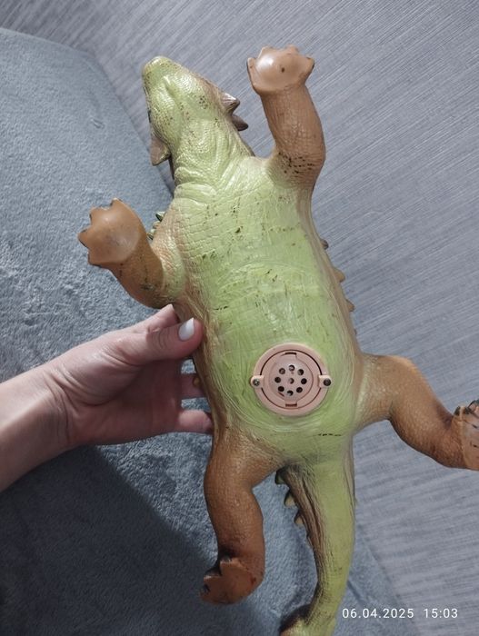 Динозавр резиновий