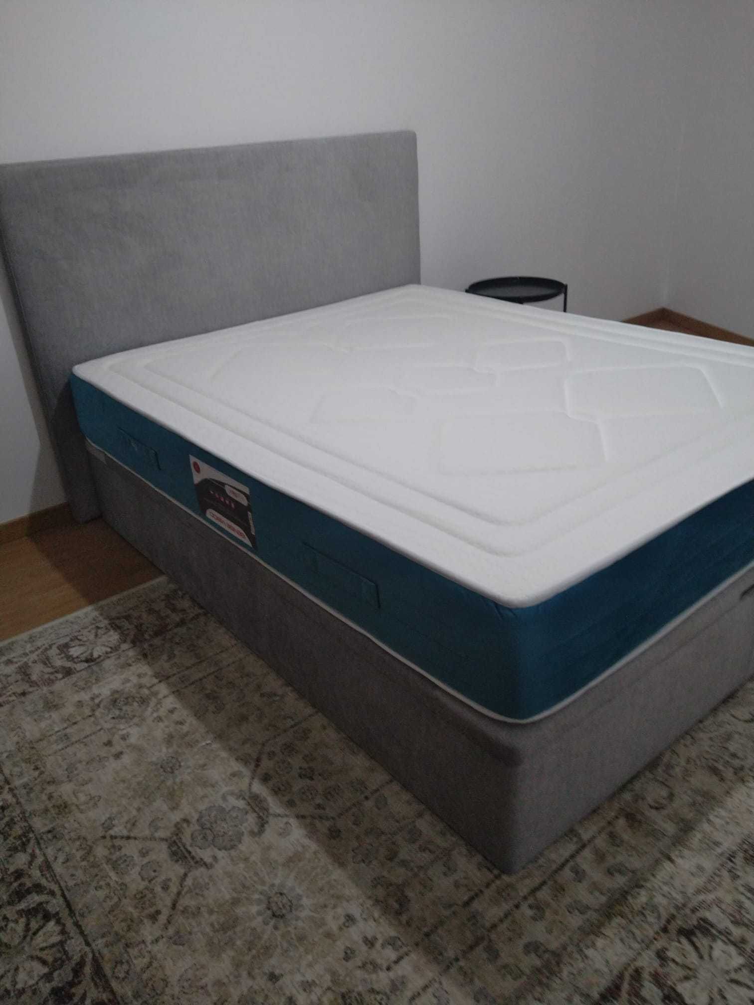 Cama com arrumação nova e colchão novo