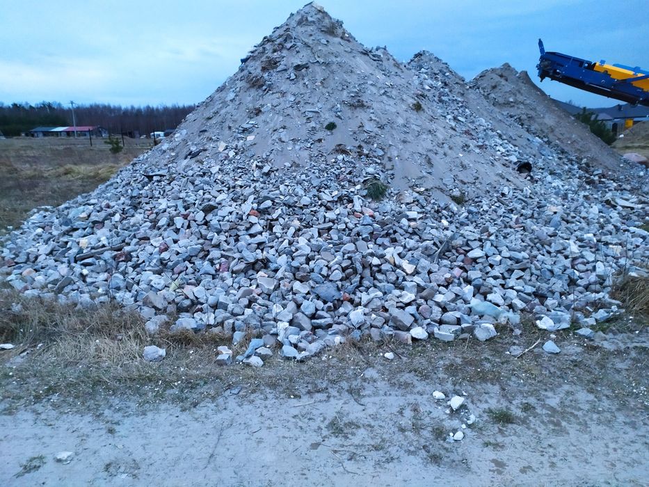 Tłuczeń podbudowa betonowo ceglany kamienny z kruszarki na drogi teren