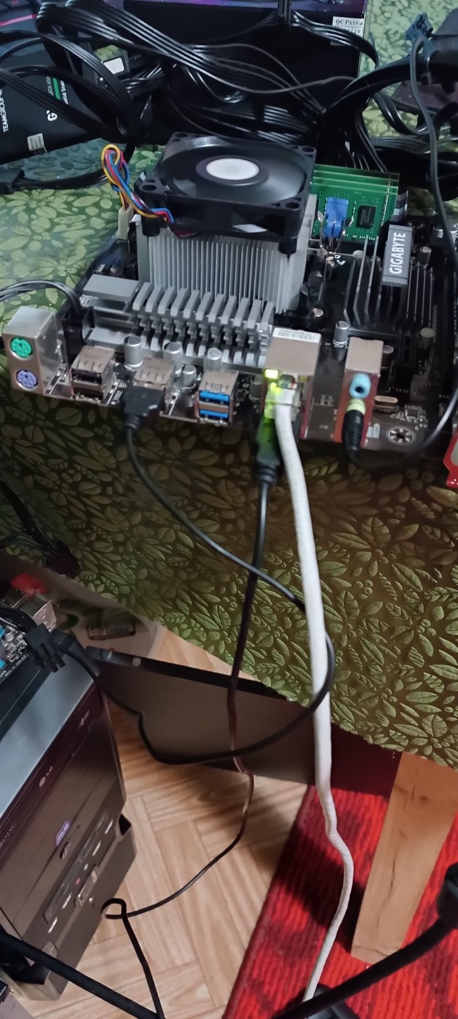 Материнська плата GIGABYTE GA-970A-DS3P + Подарунок