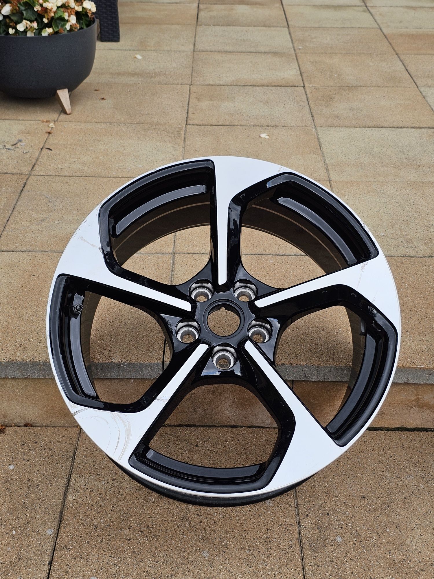 Felga 20cali 5x120 8.5j et37 oryginal Lucid Air