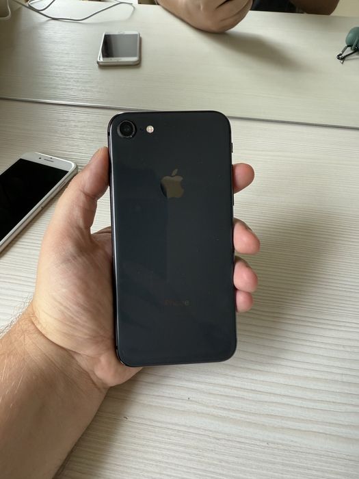 Продам iphone 8 64gb black