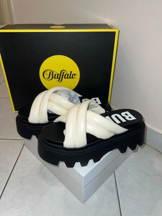 Шльопки Buffalo літнє взуття НОВІ