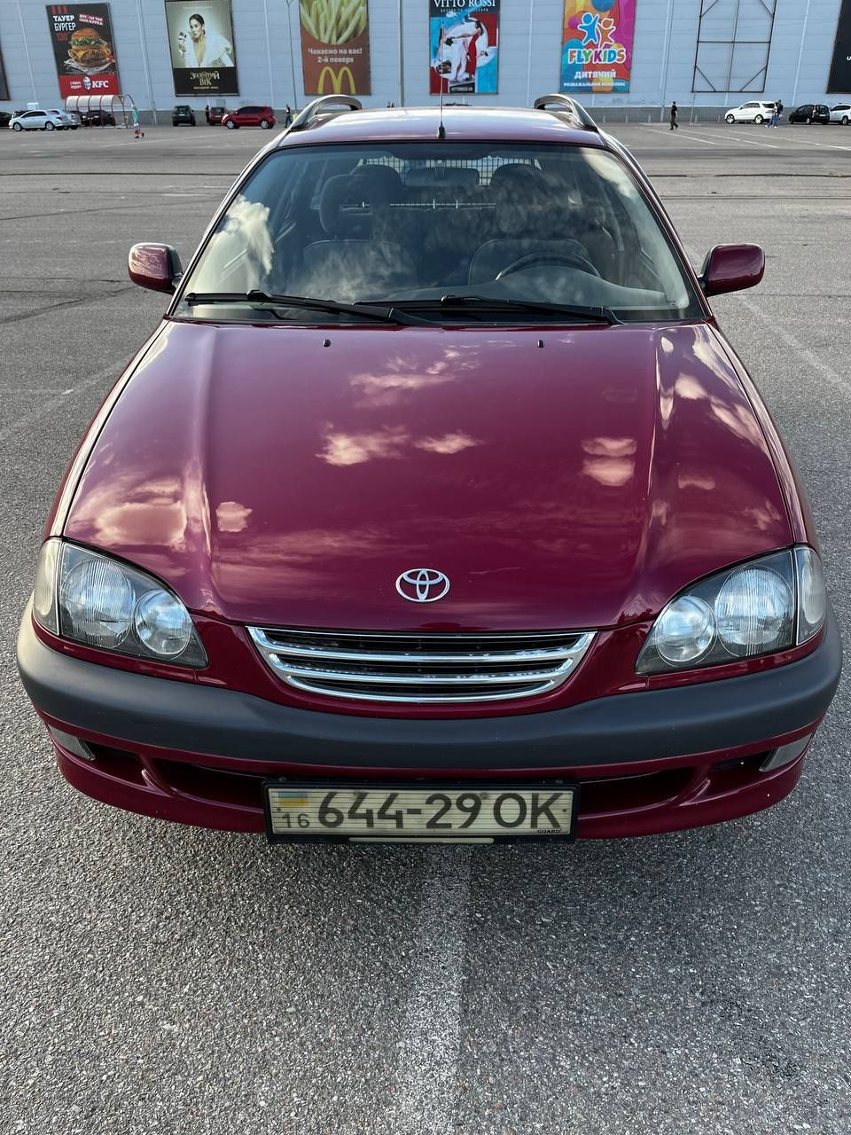 Toyota Avensis 2.0  бензин 1998 год