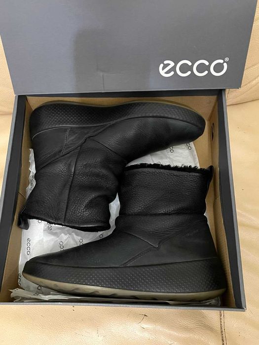 Чорні шкіряни черевики ecco