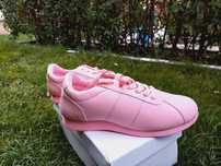 Różowe buty sportowe