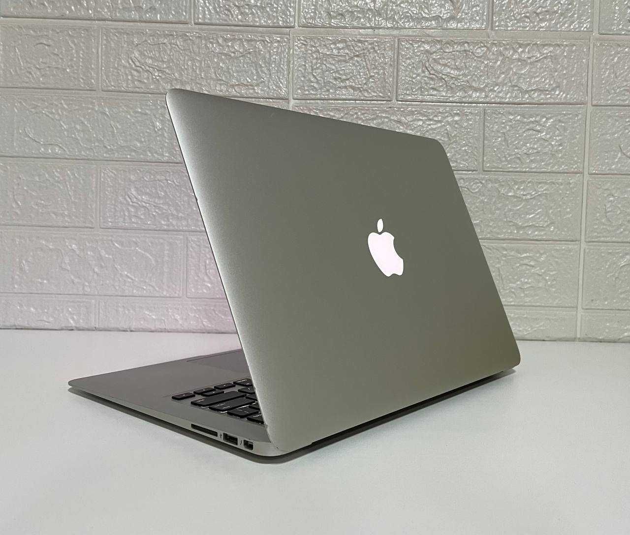 Ноутбук Apple MacBook Air A1466 2015/Intel Core i5/4 GB/256 GB