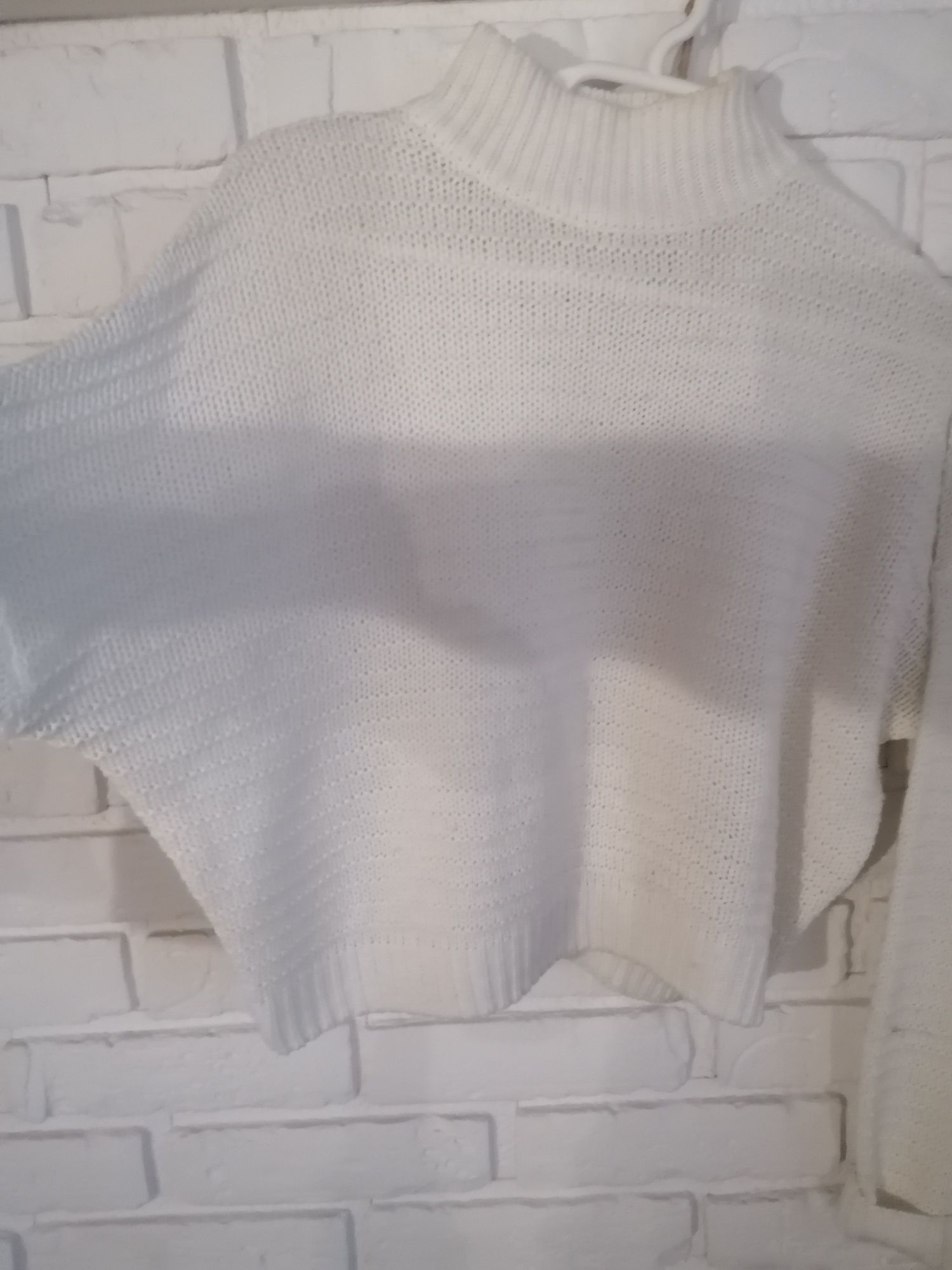 Sweter sinsay r. S rozszerzany, modny fason