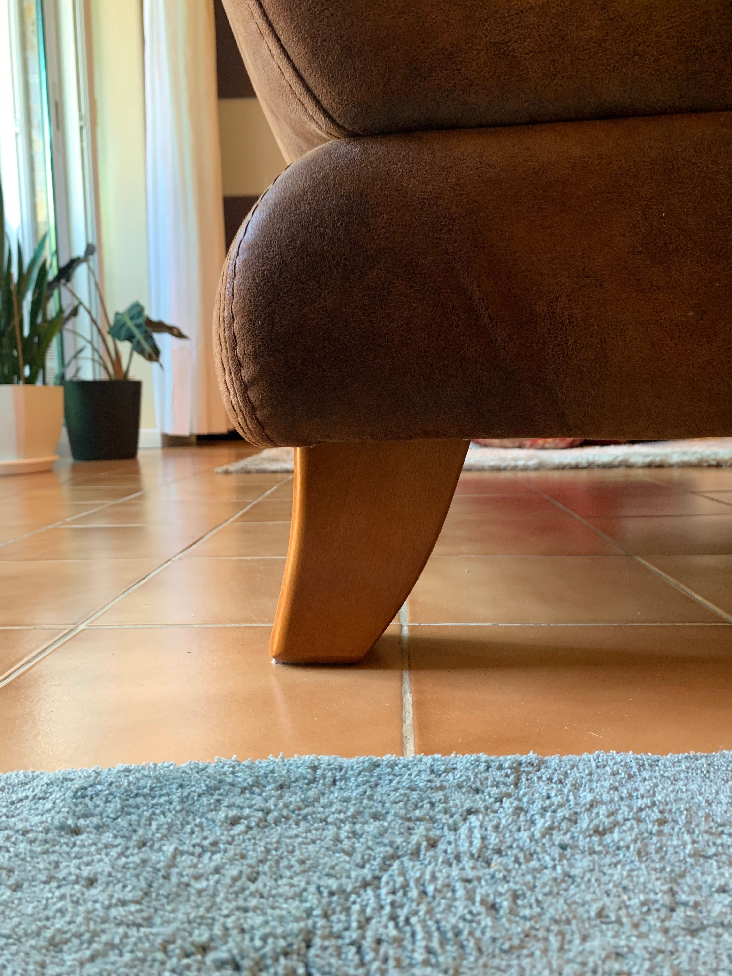 Sofa em tecido castanho