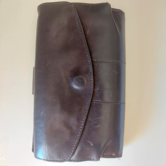 Carteira em couro muito completa