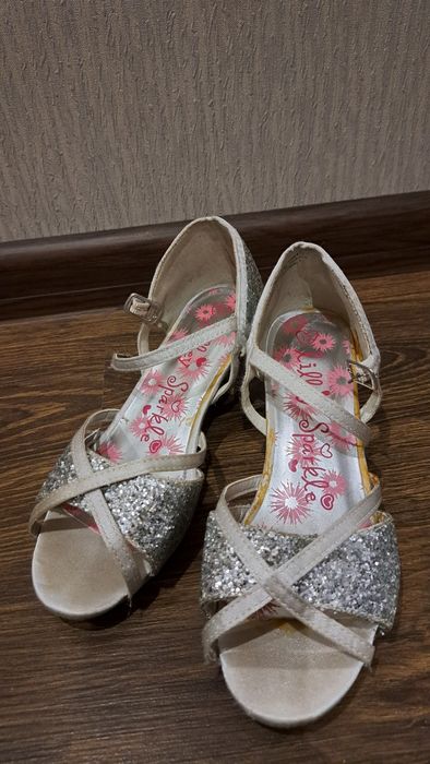 Туфлі для танців дитячі