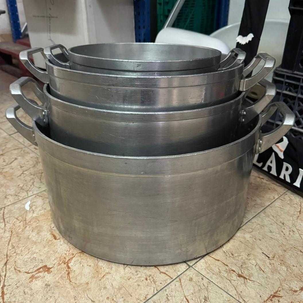 Conjunto de quatro panelas