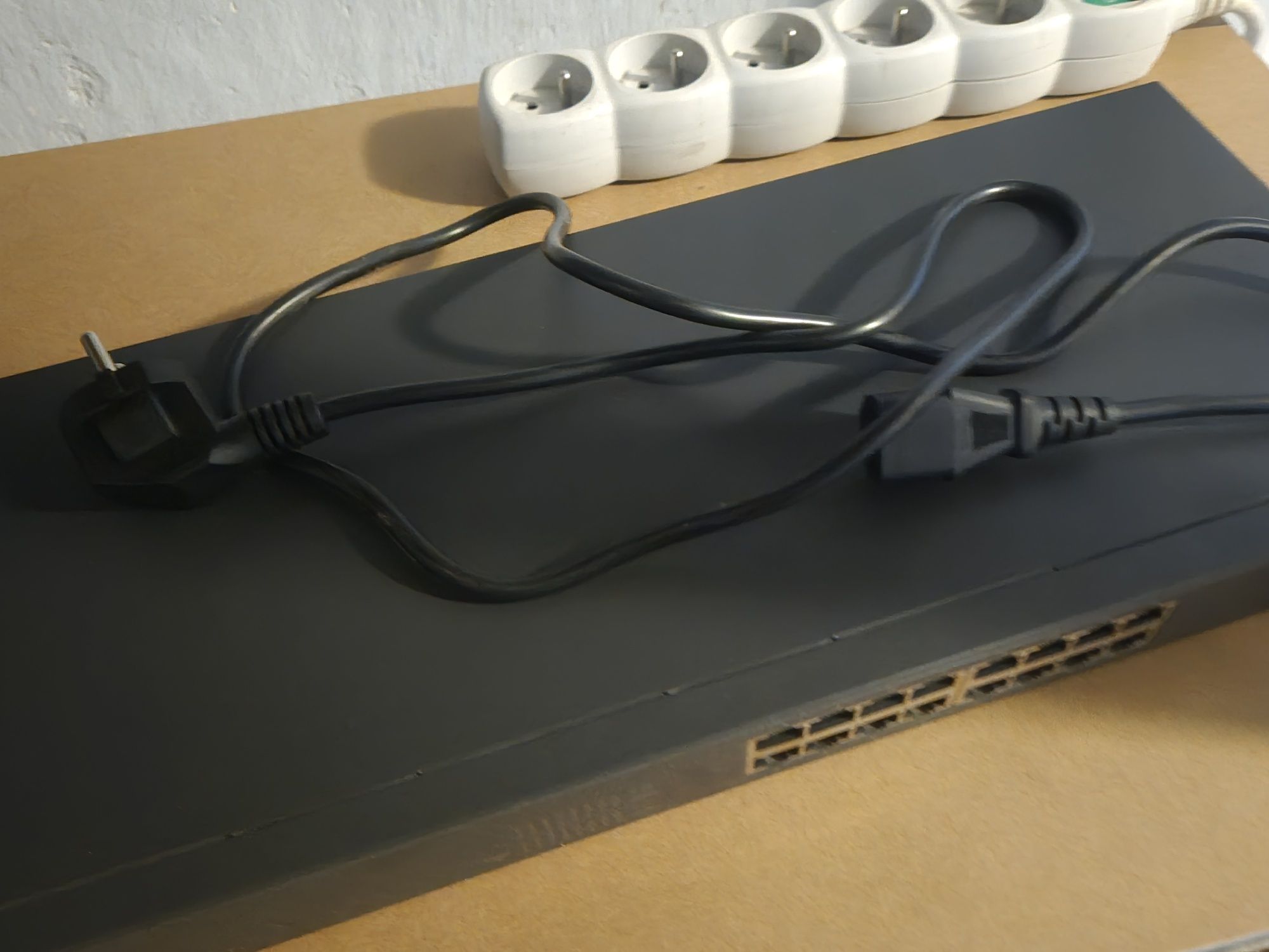 Switch tp-link TL-SG1016 16-portowy