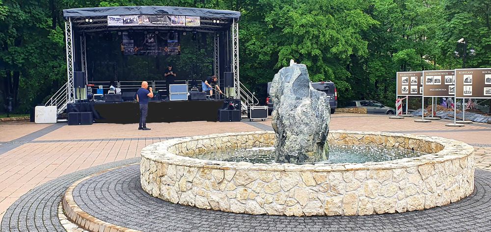 Scena mobilna, nagłośnienie, światło, zadaszenie łukowe 8x6 wynajem