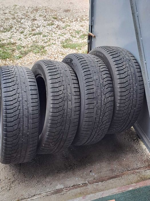 Komplet opon zimowych SUV Hankook 225/60 R17