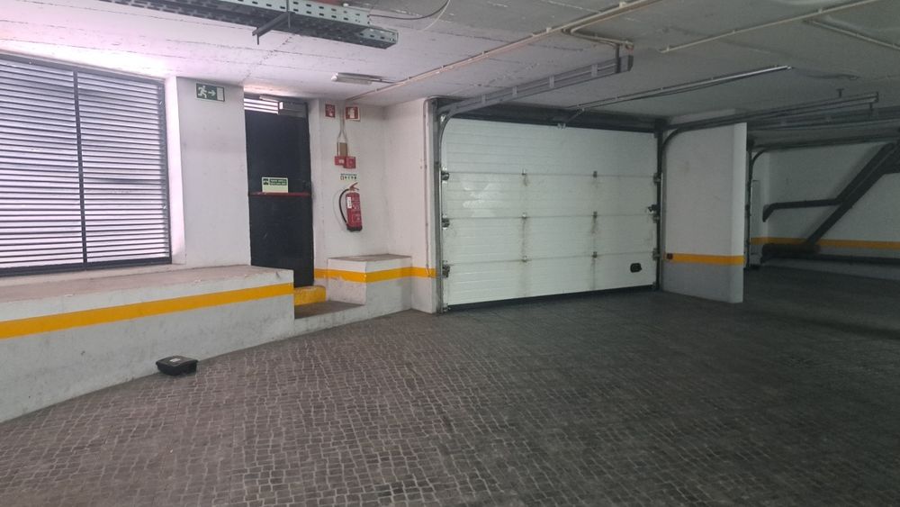 Estacionamento moto em Almada