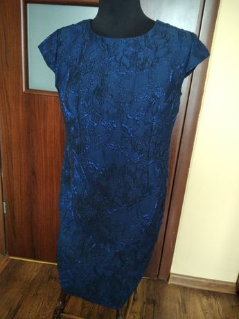 Granatowa suknia