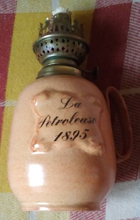 Ciekawa lampa naftowa