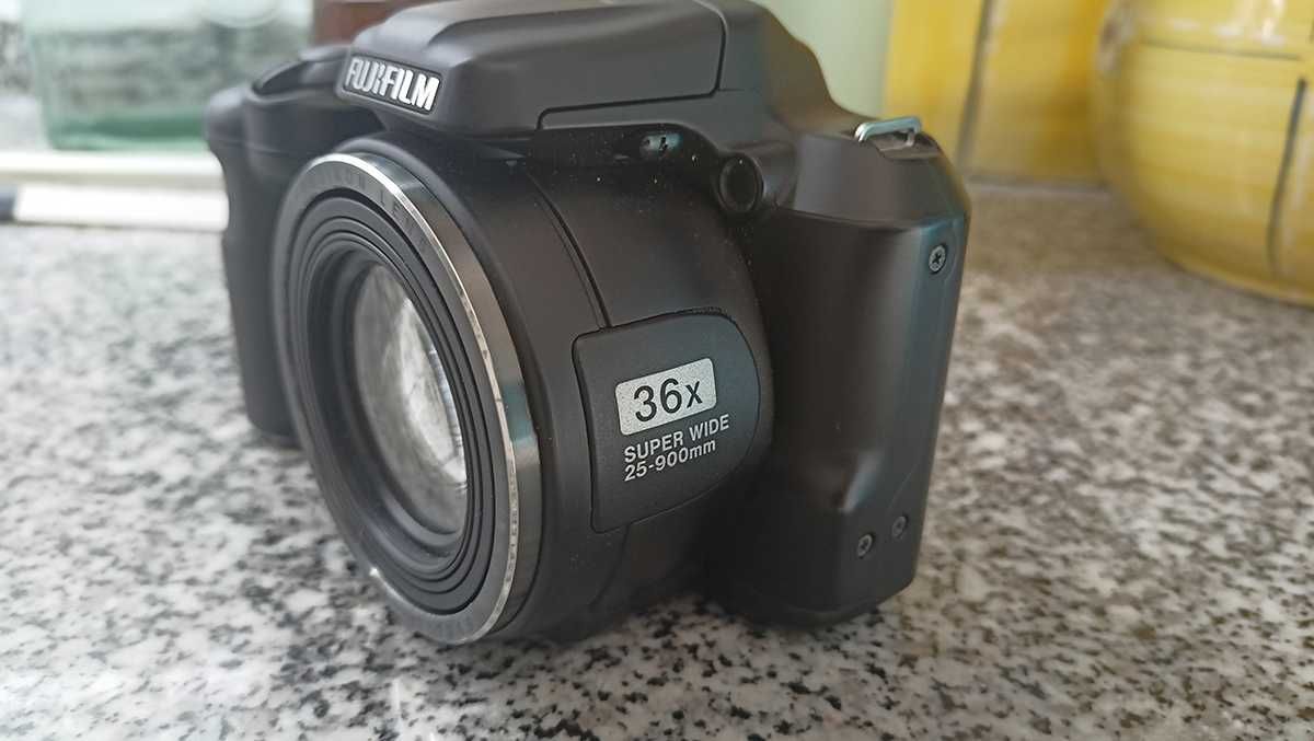 Fujifilm FinePix S8600 (16MP) - Bridge c/zoom de 36x