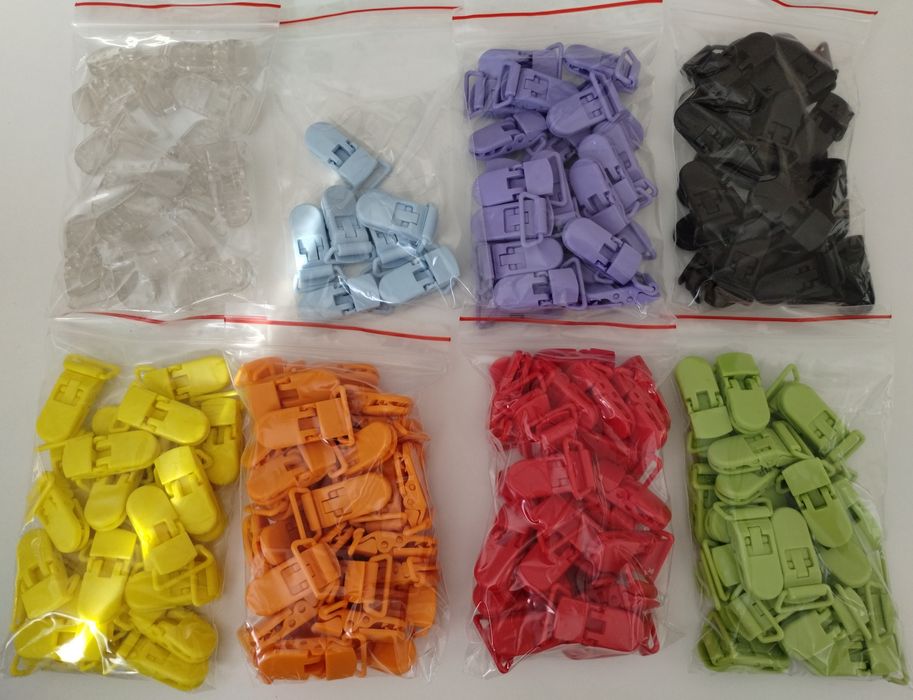 Plastikowe klipsy do zawieszek do smoczków