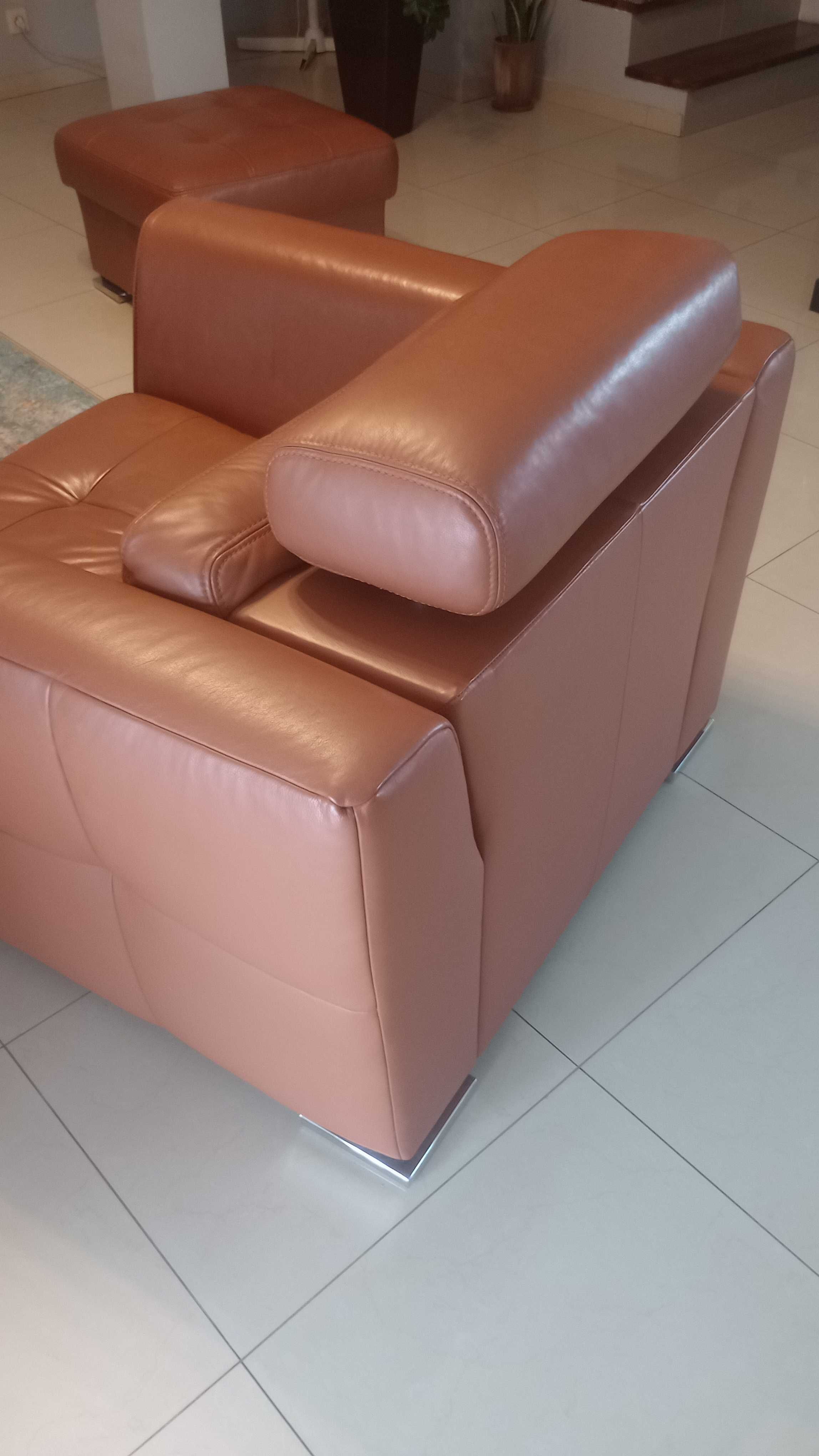 Zestaw  KATALIA ze skóry sofa 2,5 z funkcją spania  dwa fotele  hocker
