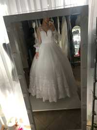 Весільна сукня,нова,з салону