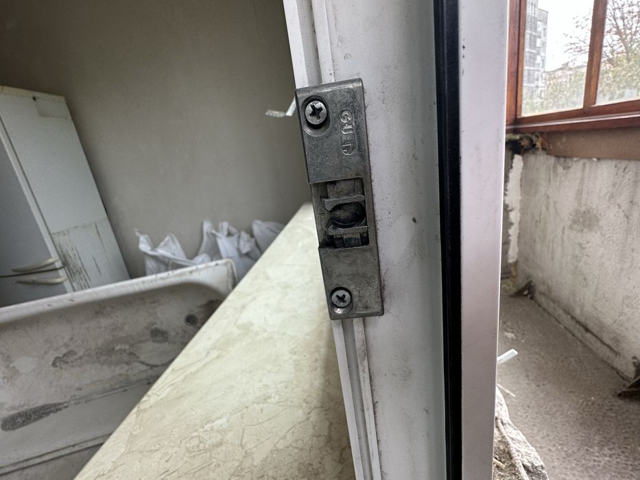 Металопластикова двері REHAU, балконна, у відмінному стані