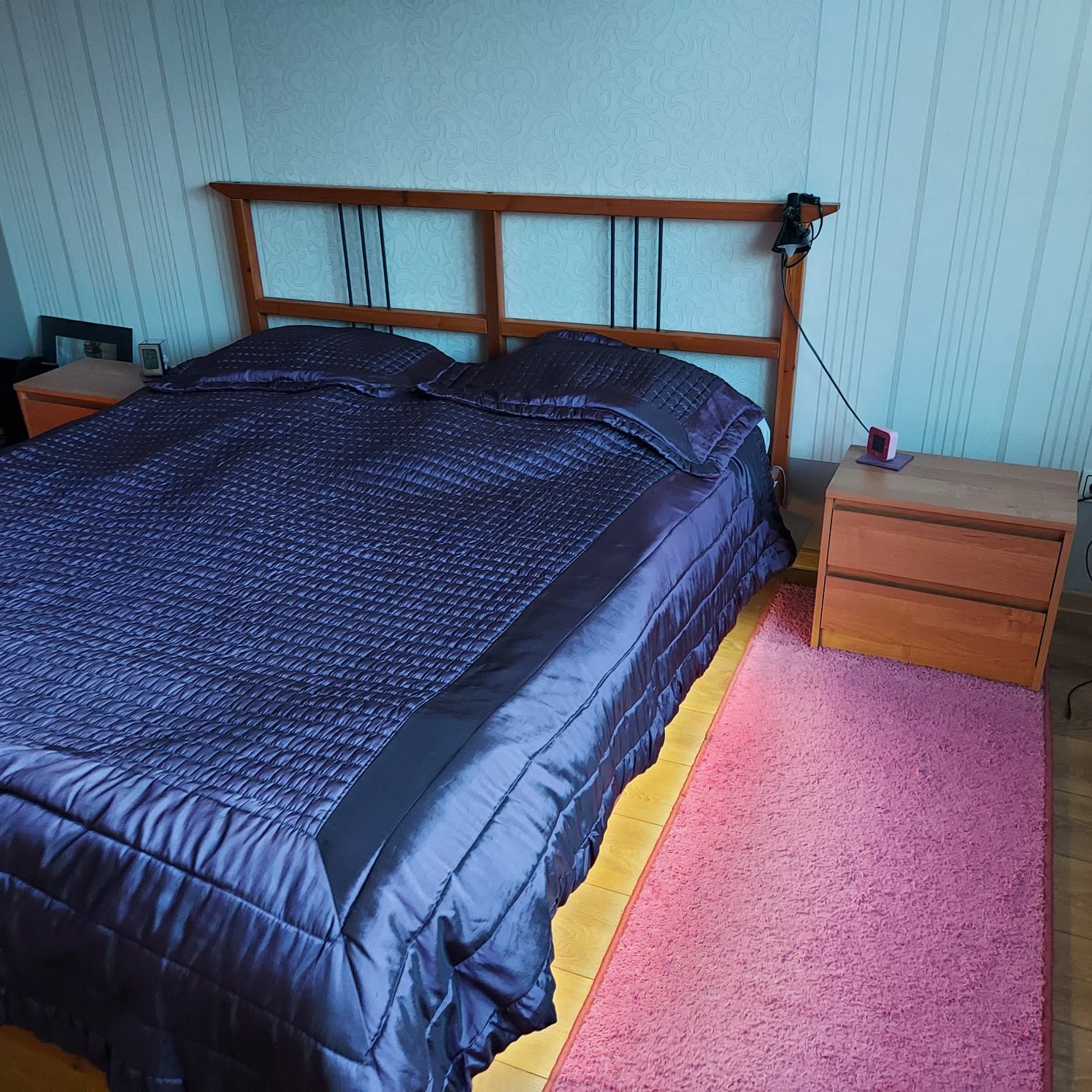Narzuta pikowana na łóżko rozmiarze 160 cm szer. fioletowa. stan BDB