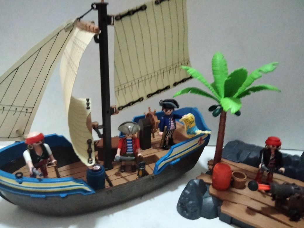 Playmobil statek i baza piratów