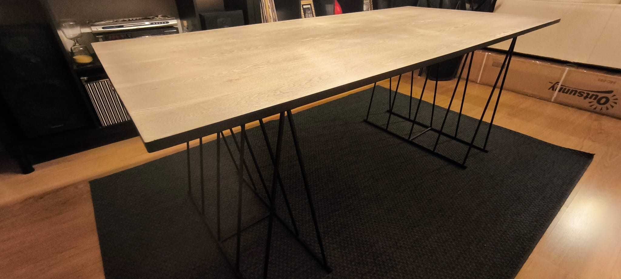 Mesa de jantar estilo industrial
