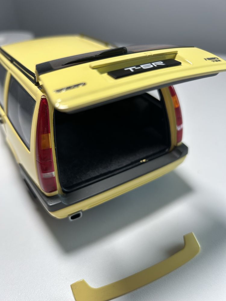 Volvo 850r model 1:18 auto art