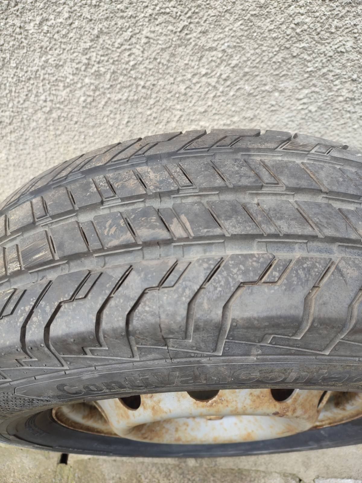 Continental 225/75 R 16 C шина з диском