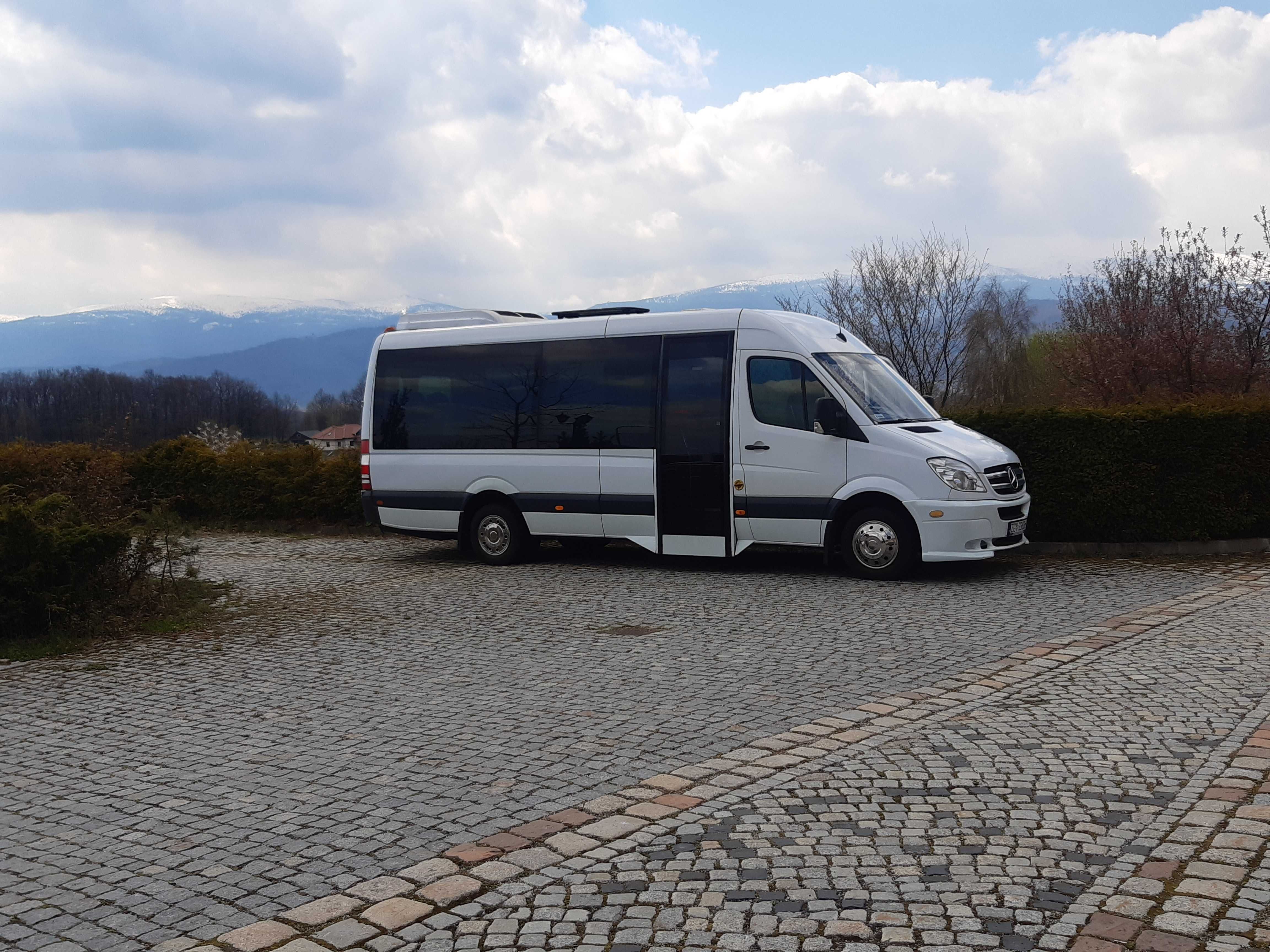 Przewóz osób wynajem busów i autobusów z kierowcą