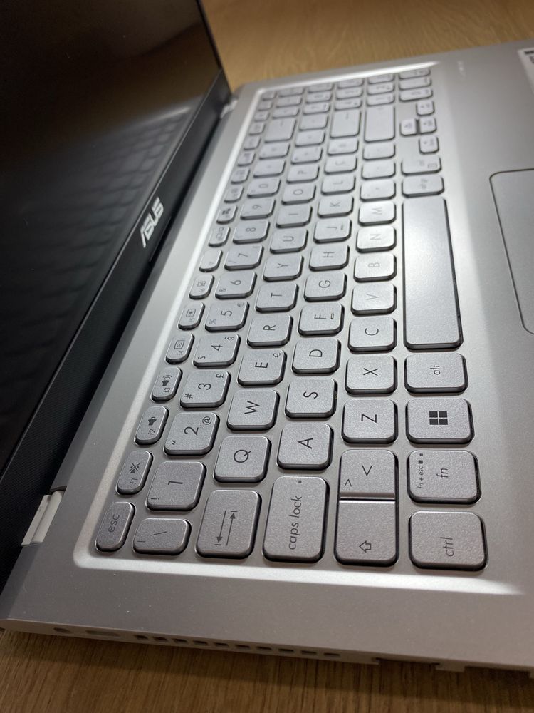 Portátil ASUS F515FA | i3, 8GB RAM, SSD 256GB - Excelente Estado