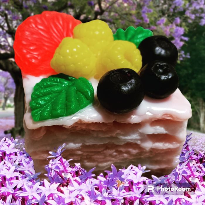 Новорічні подарунки з мила ручної роботи.